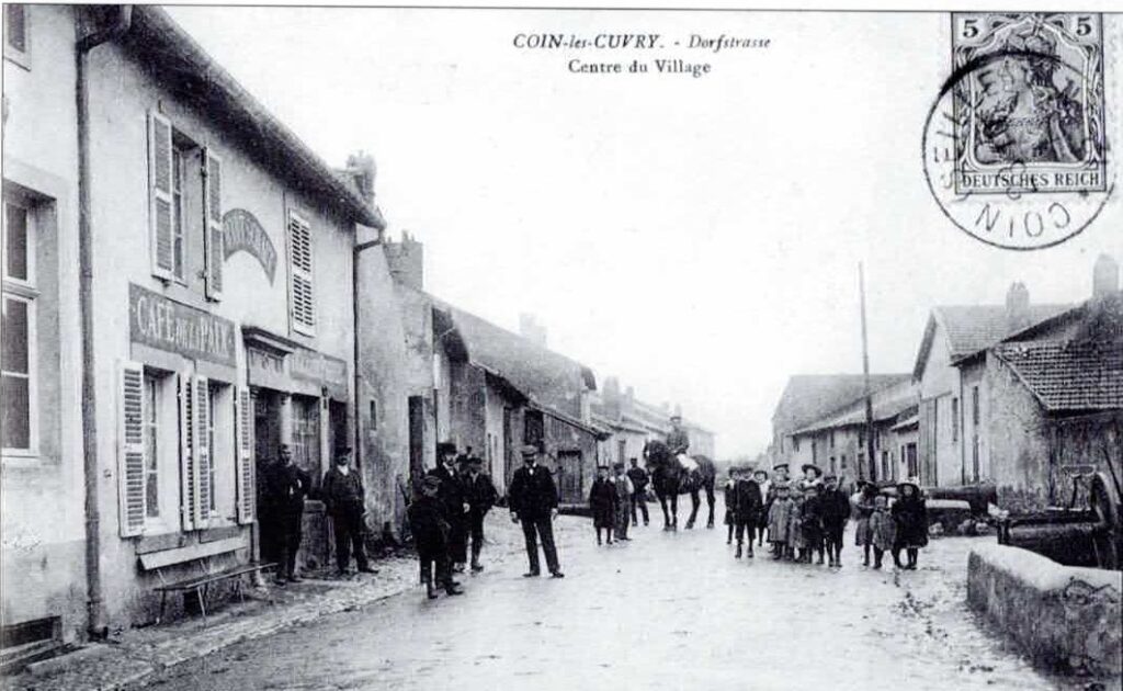 Le centre du village de Coin-lès-Cuvry en Moselle